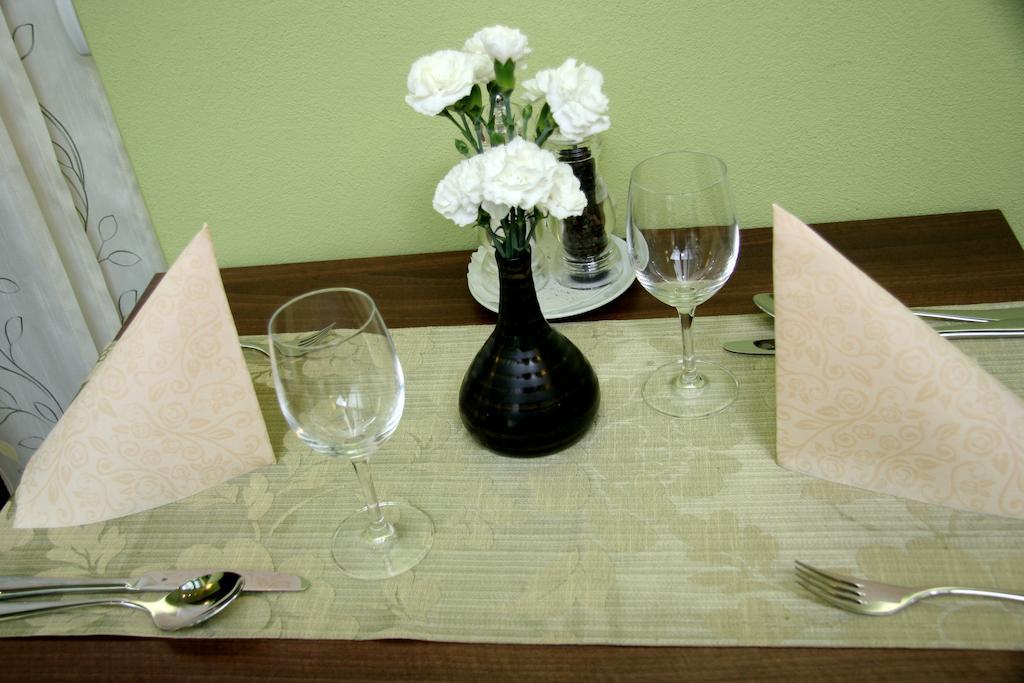 Fine Restaurant & Apartments Malacky Bilik gambar