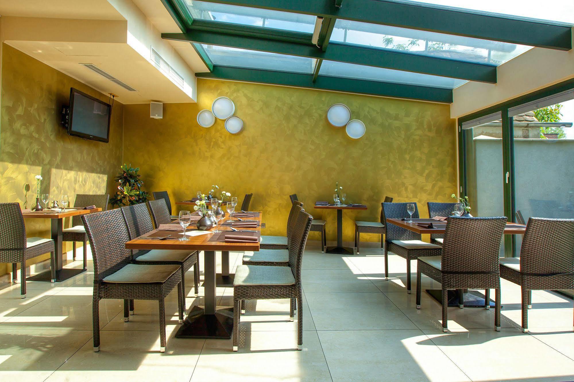 Fine Restaurant & Apartments Malacky Luaran gambar
